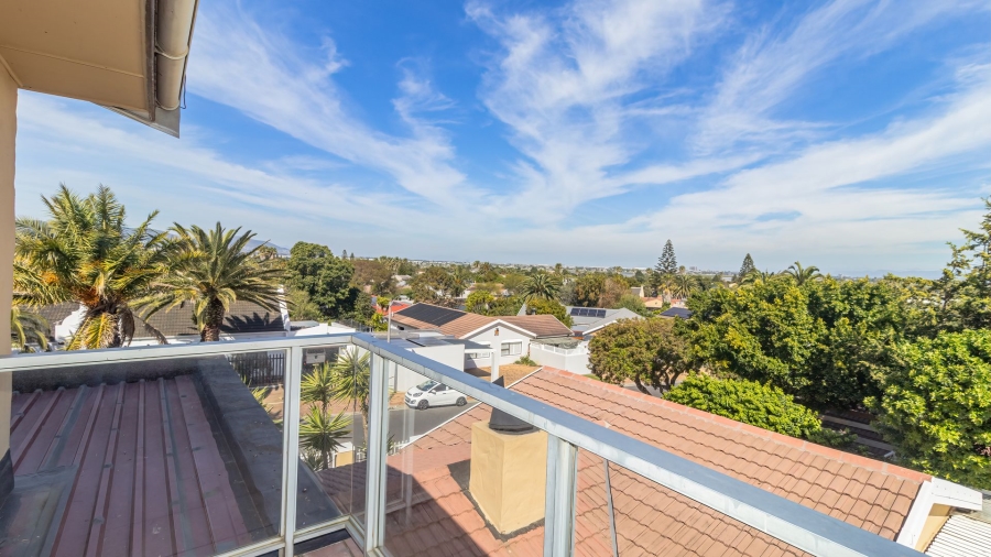 4 Bedroom Property for Sale in Flamingo Vlei Western Cape